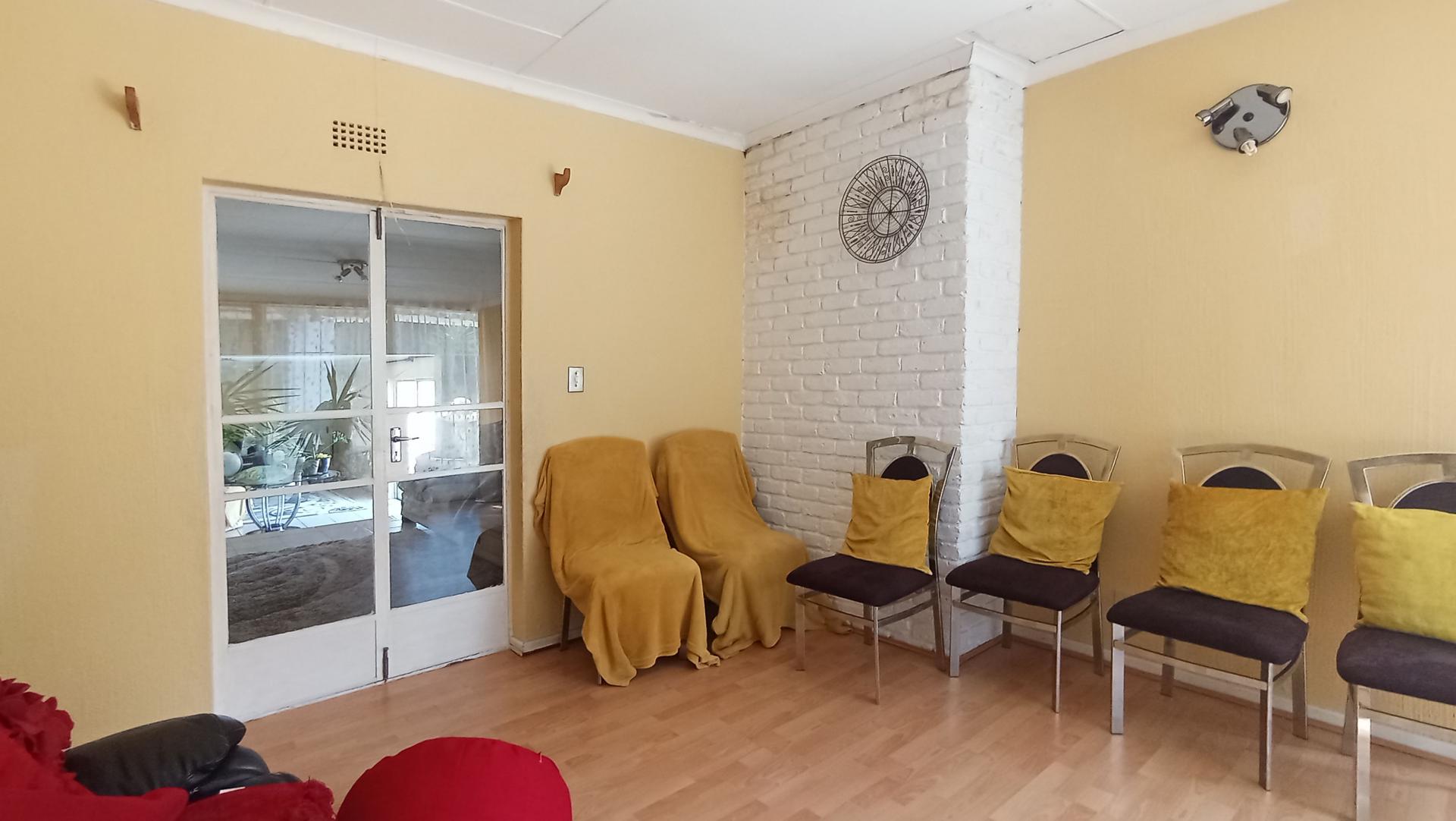 Informal Lounge - 36 square meters of property in Constantia Kloof