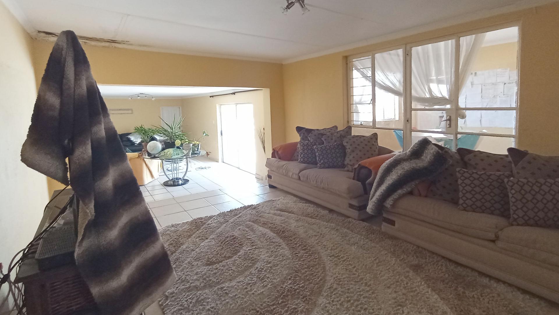 Lounges - 49 square meters of property in Constantia Kloof
