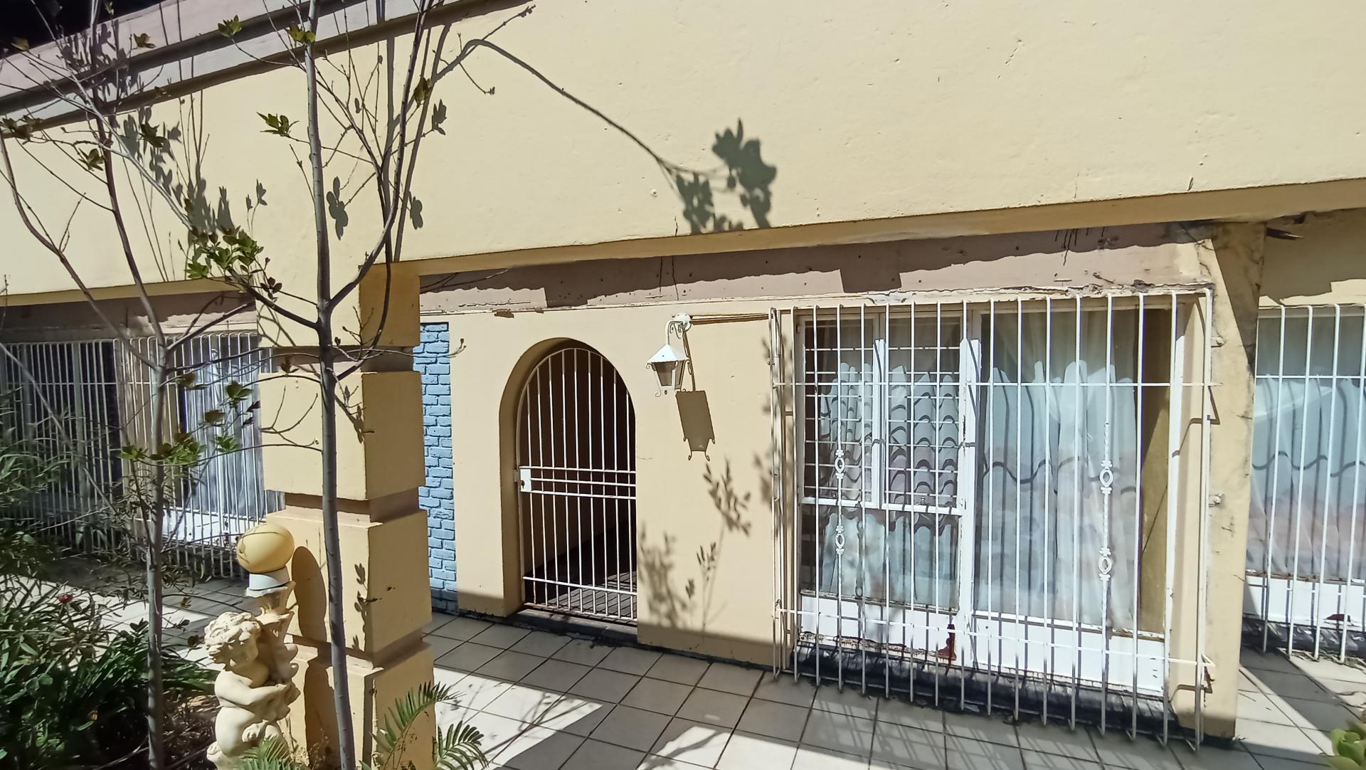 Front View of property in Constantia Kloof