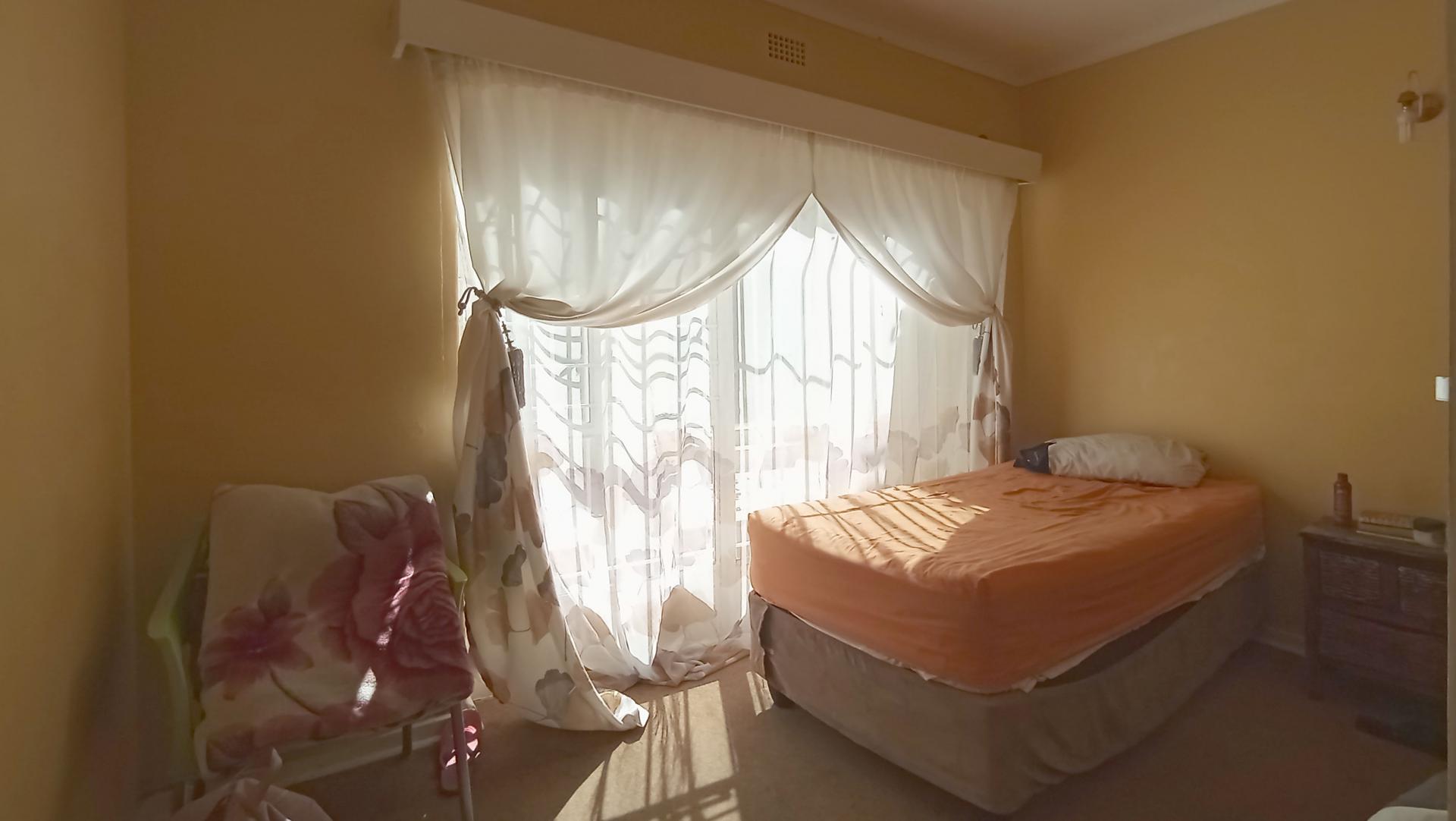 Bed Room 2 - 12 square meters of property in Constantia Kloof
