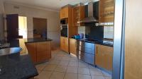 Kitchen - 14 square meters of property in Constantia Kloof