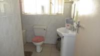 Bathroom 1 - 18 square meters of property in Witfield