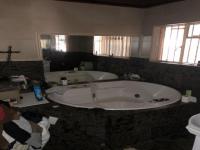 Main Bathroom - 7 square meters of property in Witfield