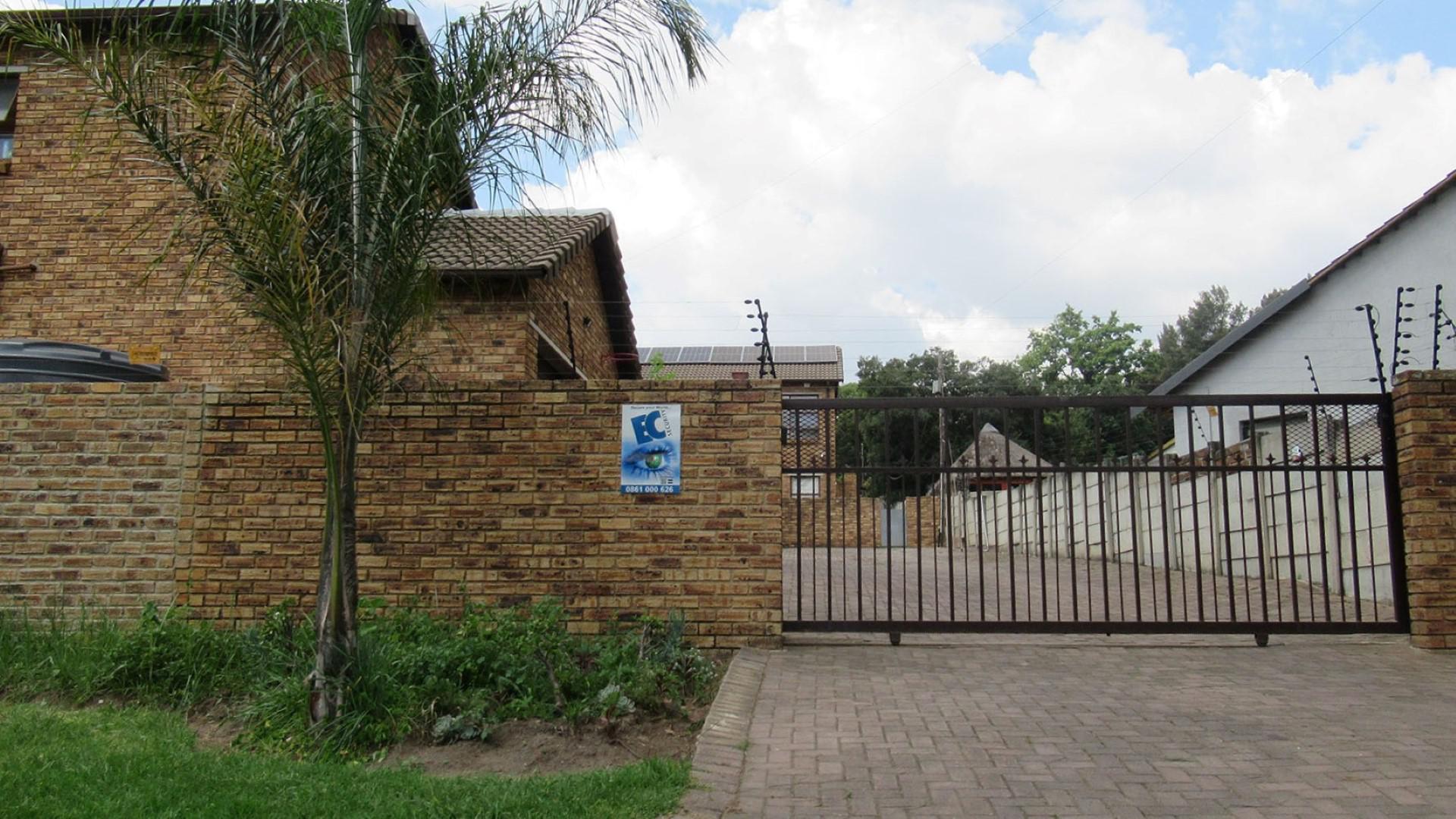 Front View of property in Wilgeheuwel 