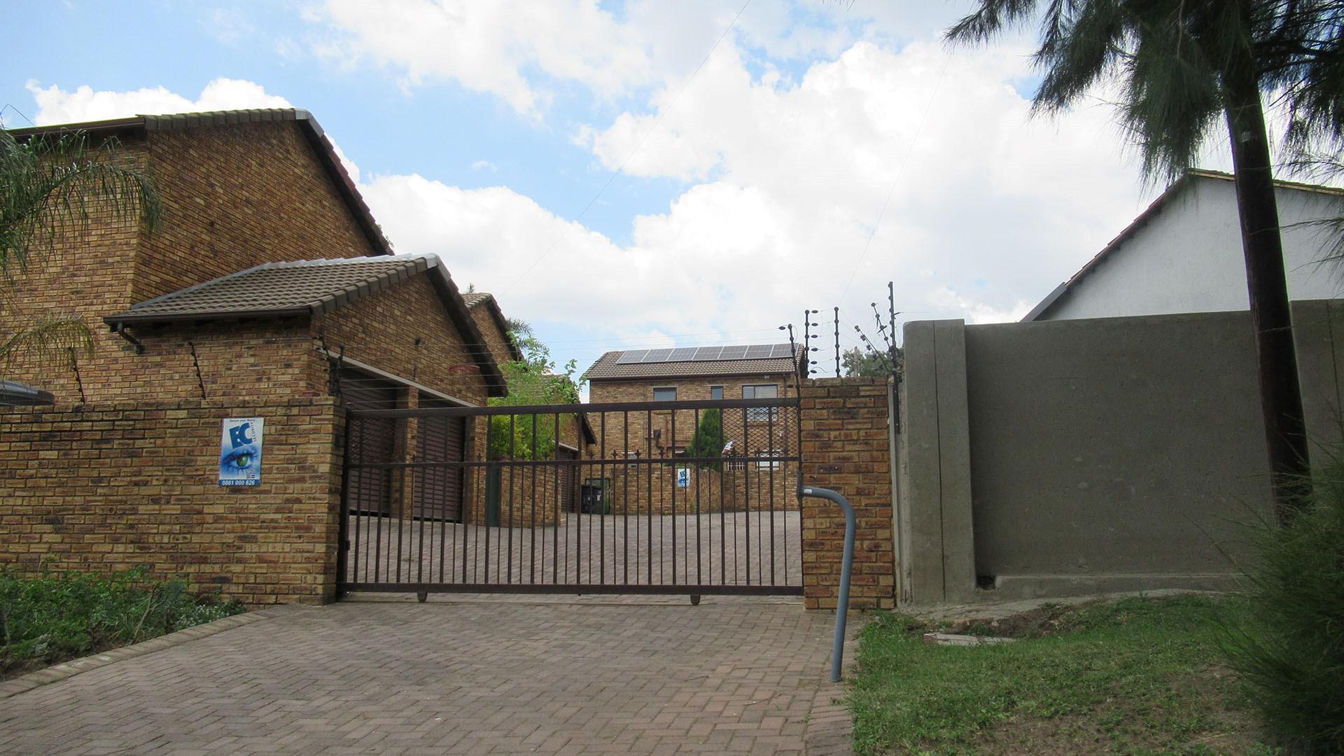 Front View of property in Wilgeheuwel 