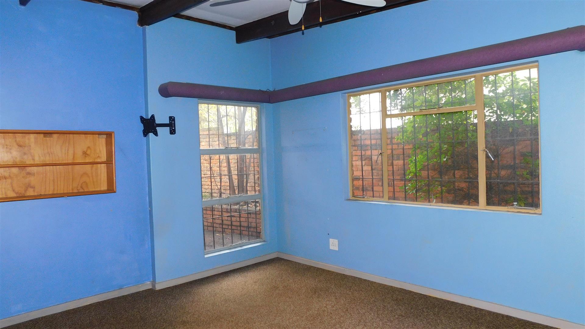 Bed Room 3 - 20 square meters of property in Eldoraigne