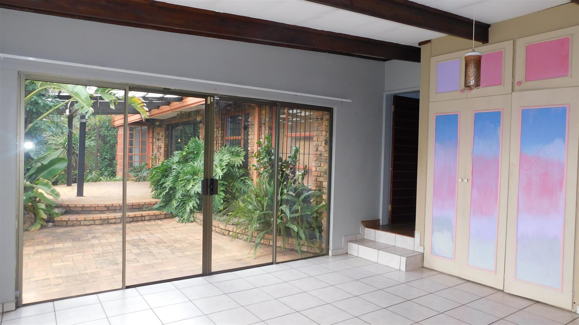 Bed Room 4 - 28 square meters of property in Eldoraigne