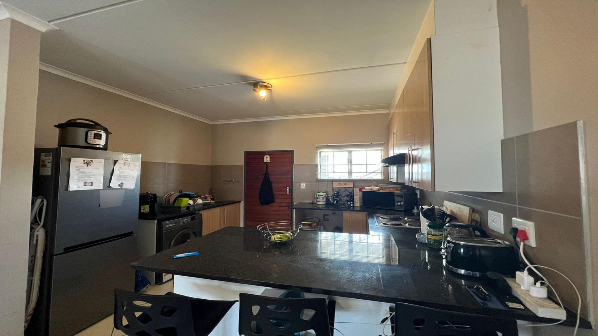 Kitchen of property in Sagewood