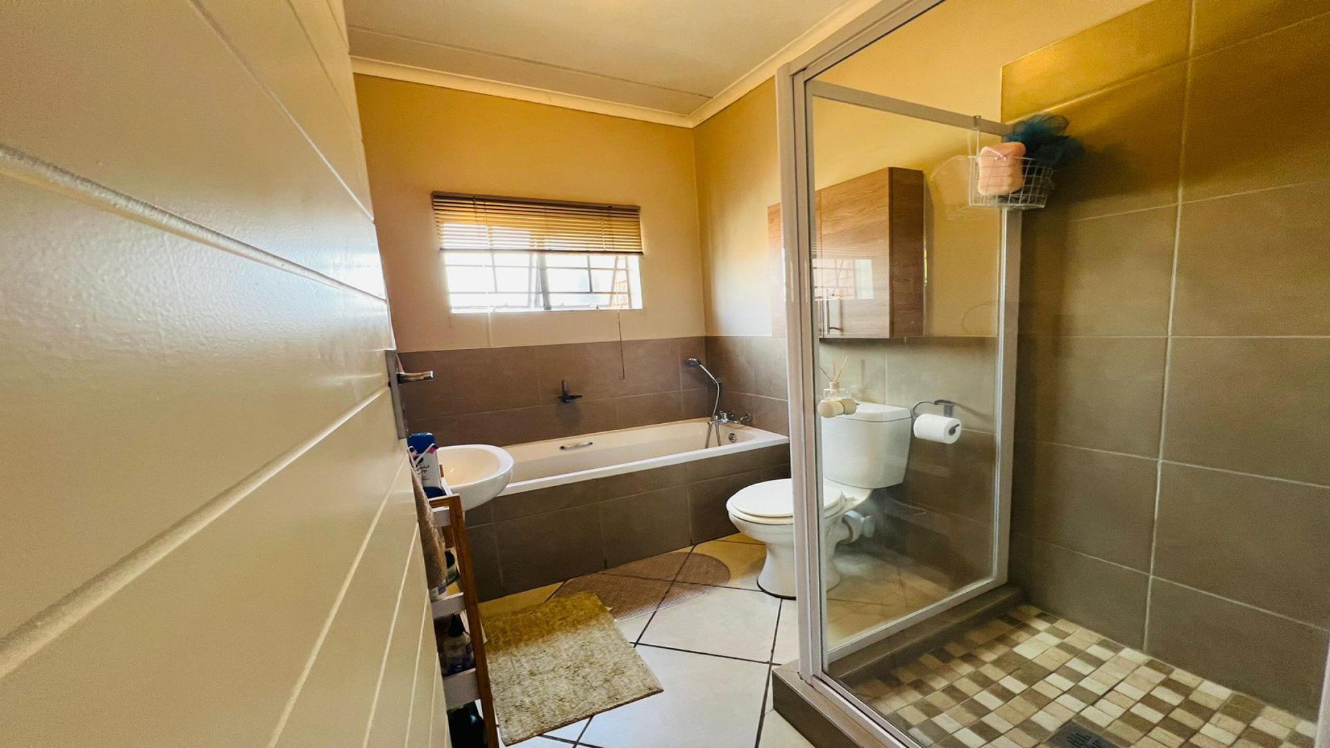 Bathroom 1 of property in Sagewood