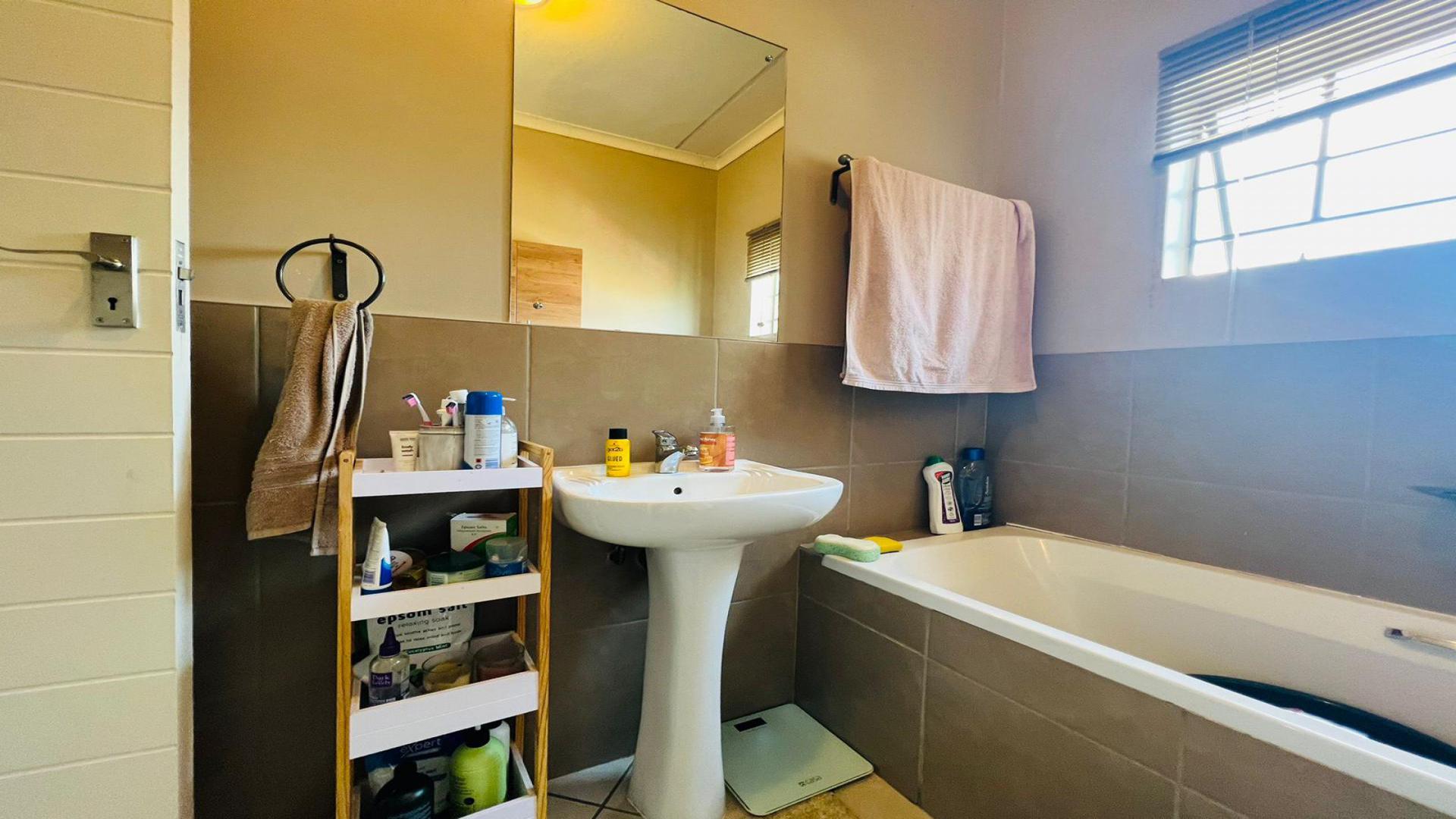 Bathroom 1 of property in Sagewood