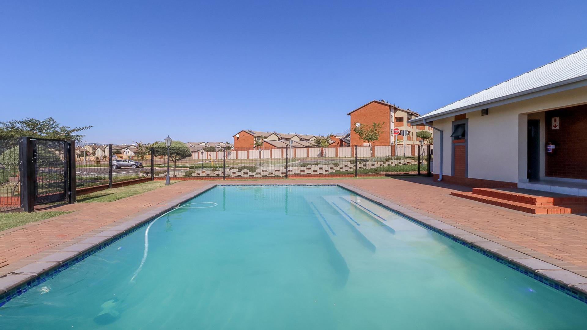 Swimming Pool of property in Sagewood