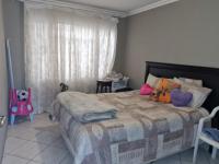 Bed Room 1 - 11 square meters of property in Dobsonville