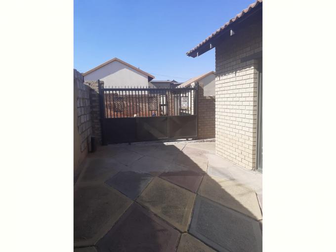 Property For Sale in Meadowlands MyRoof.co.za