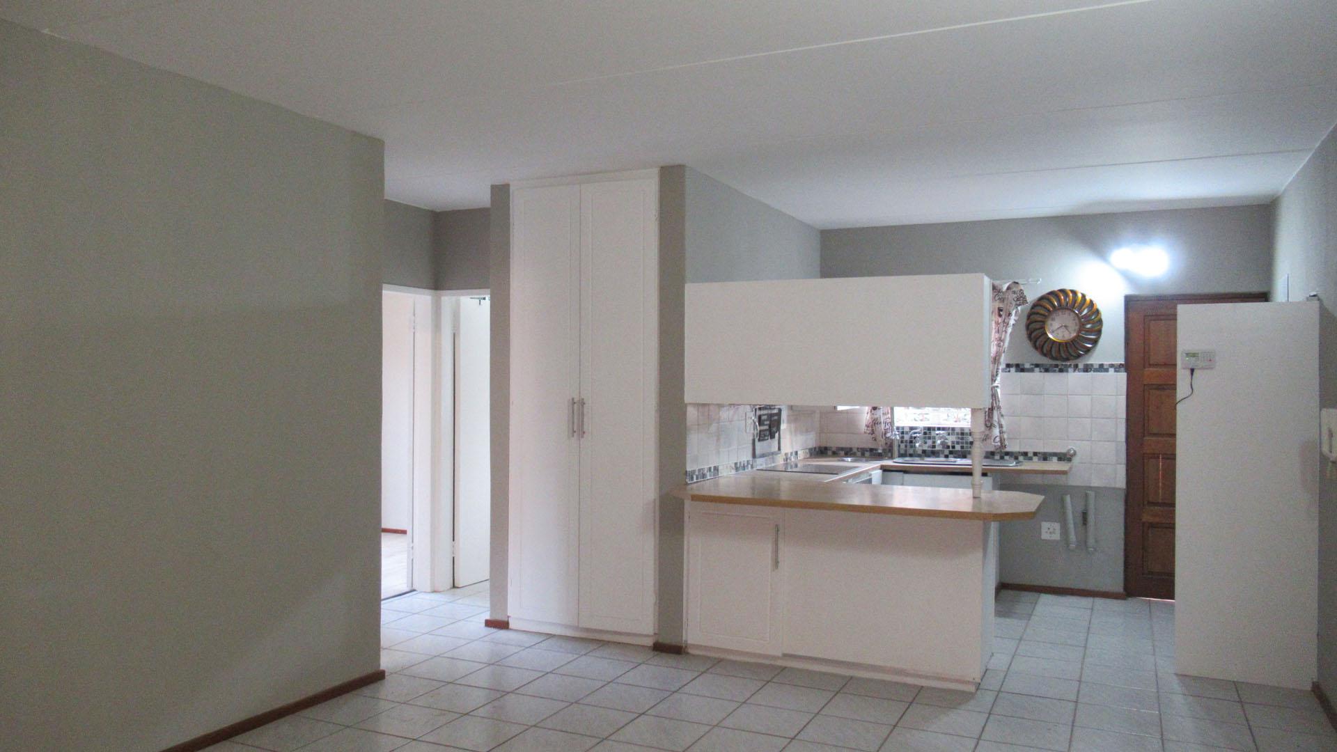 Lounges - 20 square meters of property in Moreletapark