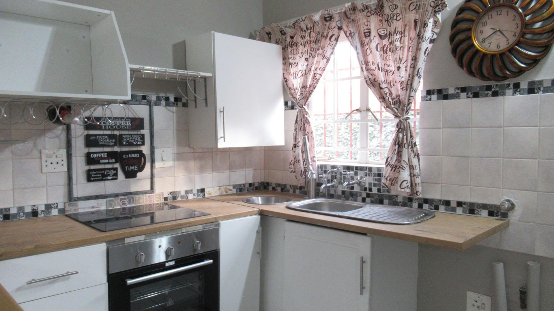 Kitchen - 10 square meters of property in Moreletapark
