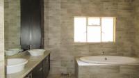 Main Bathroom - 14 square meters of property in Del Judor