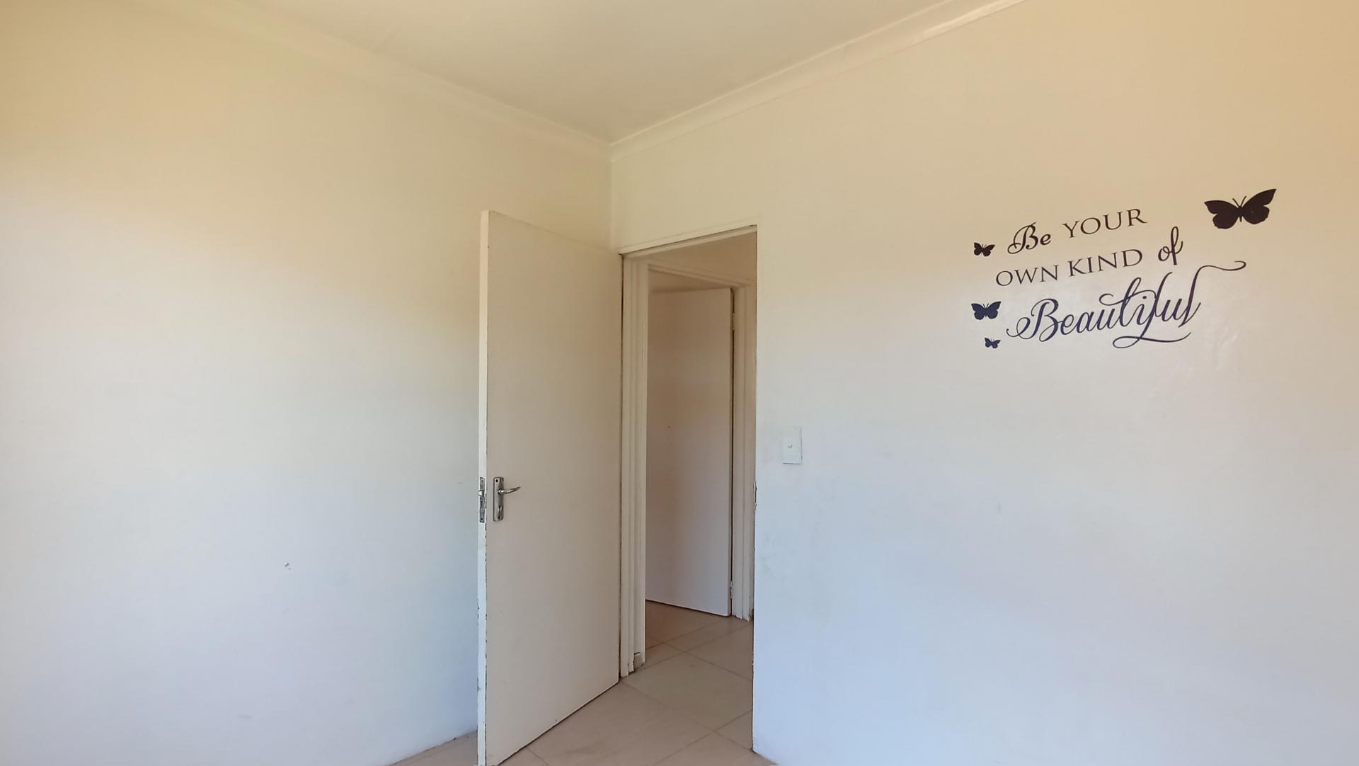 Bed Room 2 - 8 square meters of property in Fleurhof