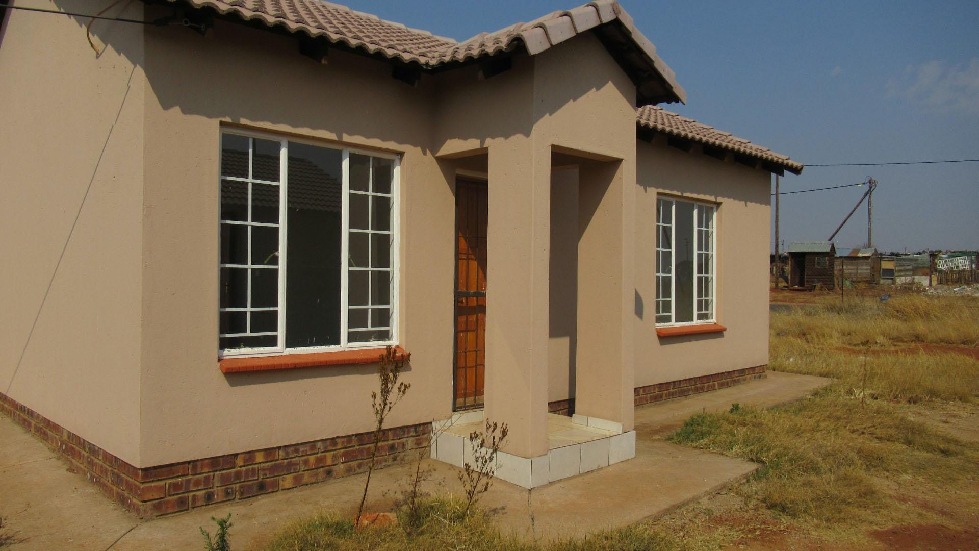 Front View of property in Middelburg - MP