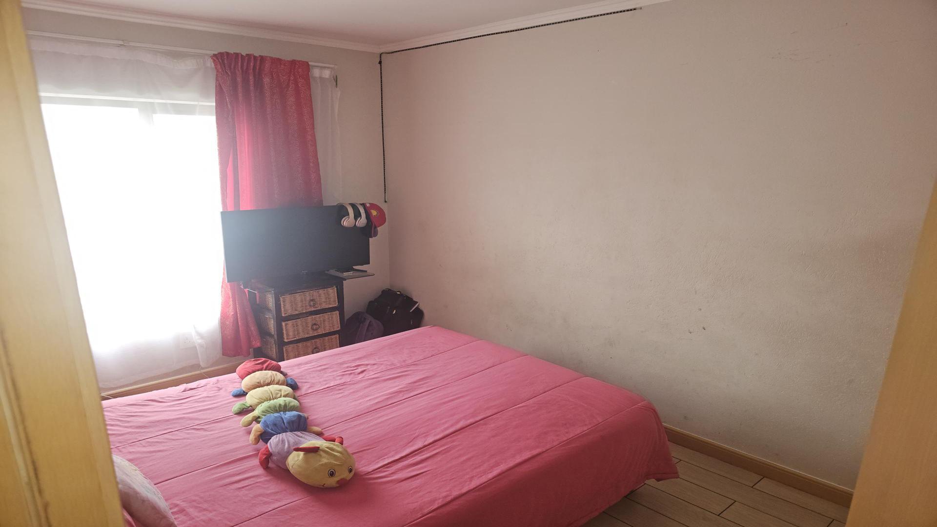 Bed Room 2 of property in Summerset
