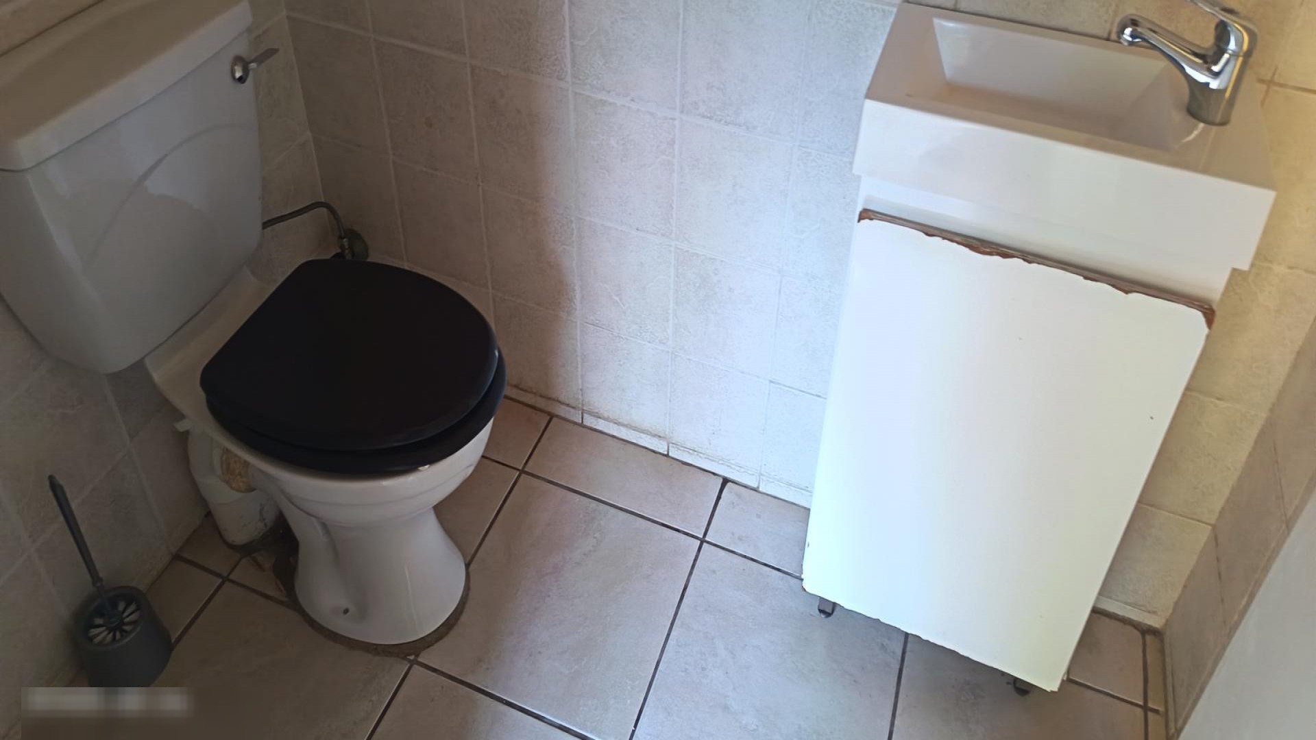 Bathroom 1 of property in Uvongo
