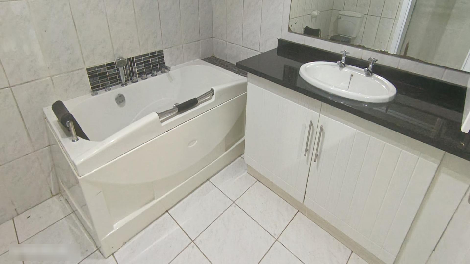 Bathroom 2 of property in Uvongo