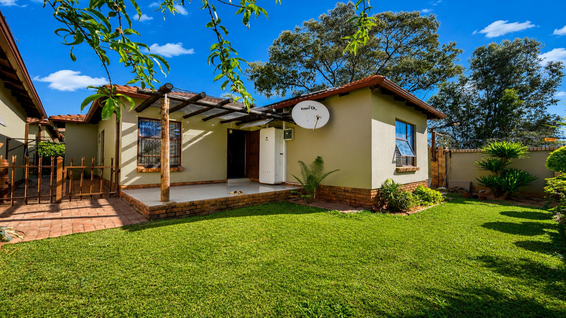 Front View of property in Heatherview