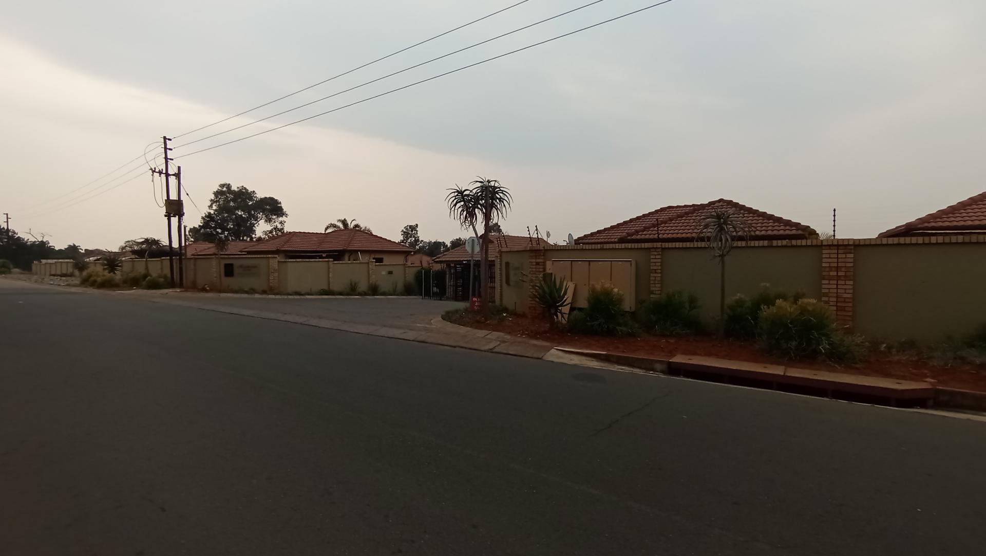 Front View of property in Heatherview