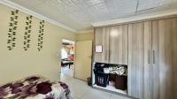 Bed Room 1 of property in Heatherview