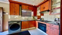 Kitchen of property in Heatherview