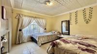 Bed Room 1 of property in Heatherview