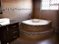 Main Bathroom - 14 square meters of property in Henley-on-Klip
