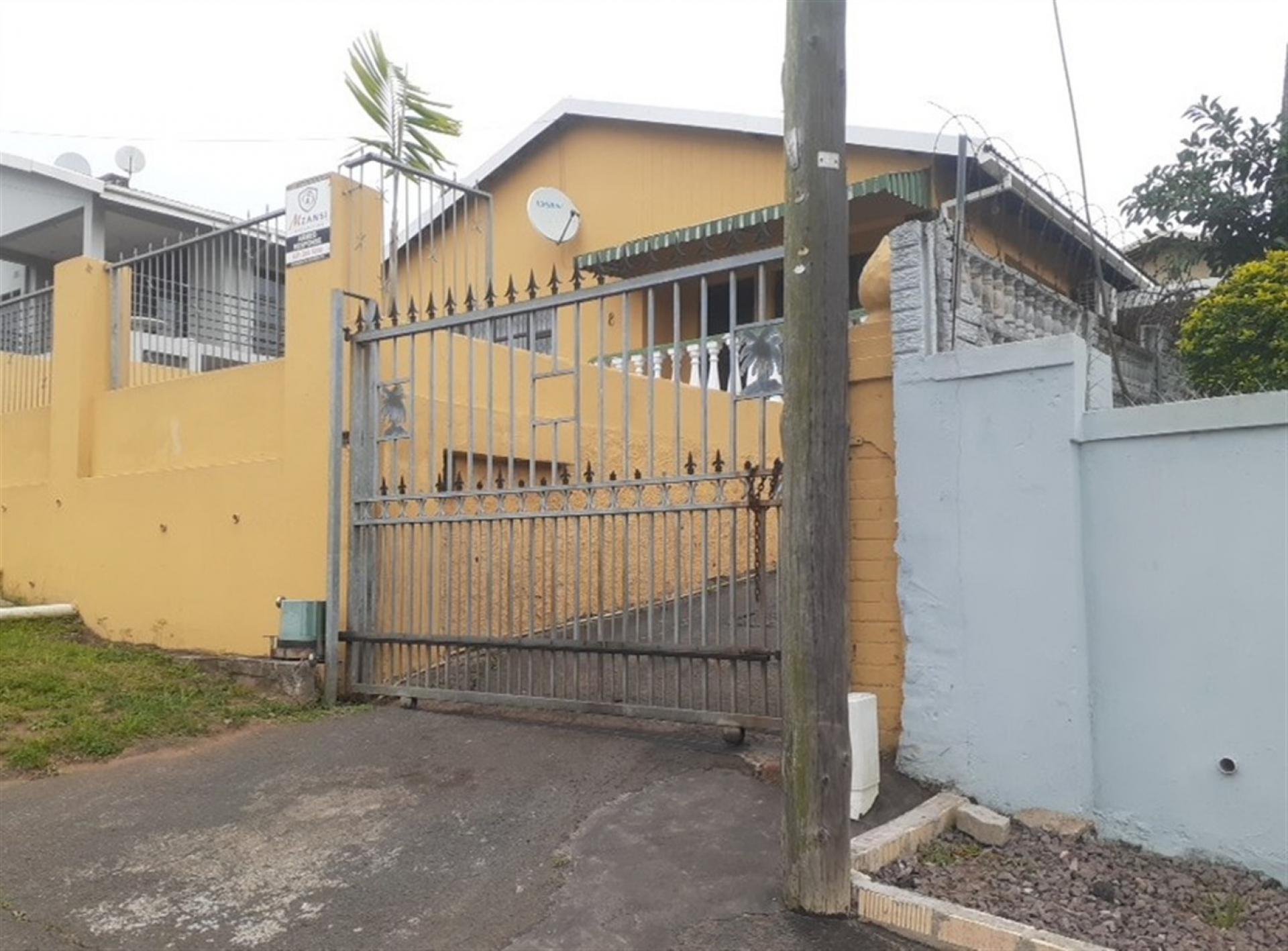 Front View of property in Mobeni Heights