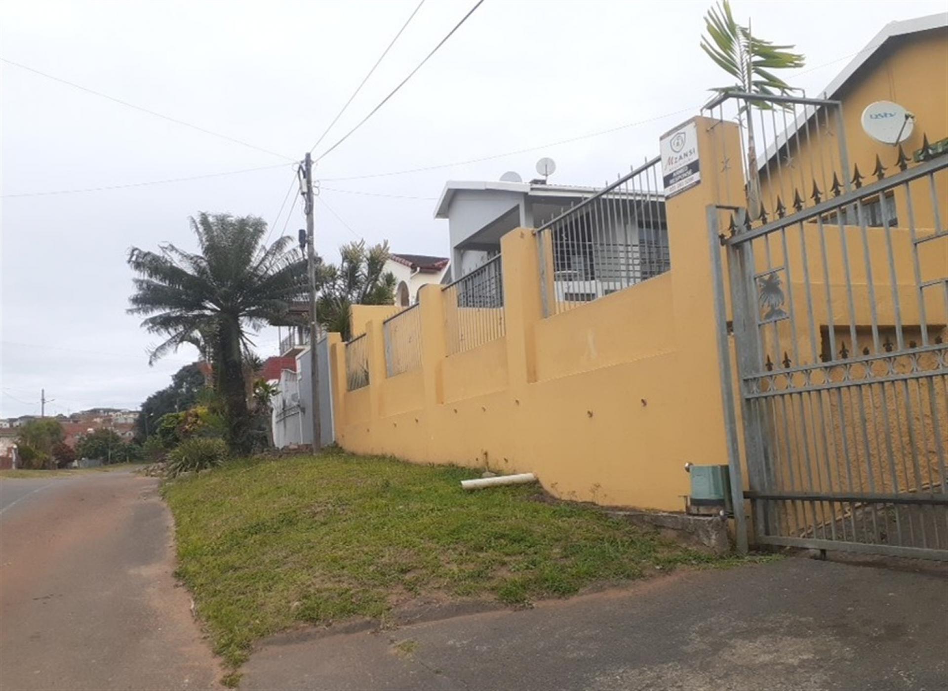Front View of property in Mobeni Heights