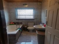 Bathroom 1 - 7 square meters of property in Kleinvlei