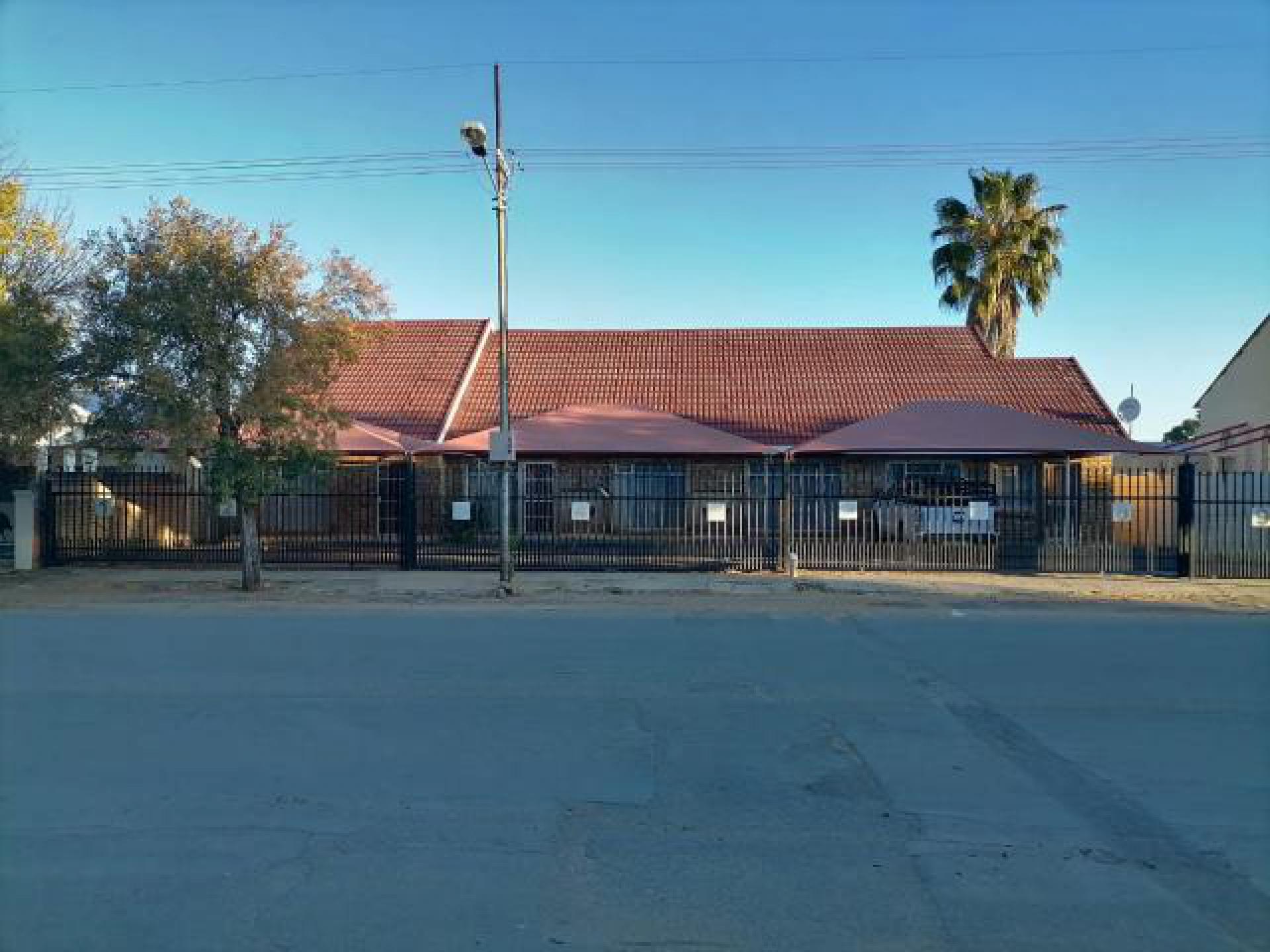 Front View of property in Vryburg