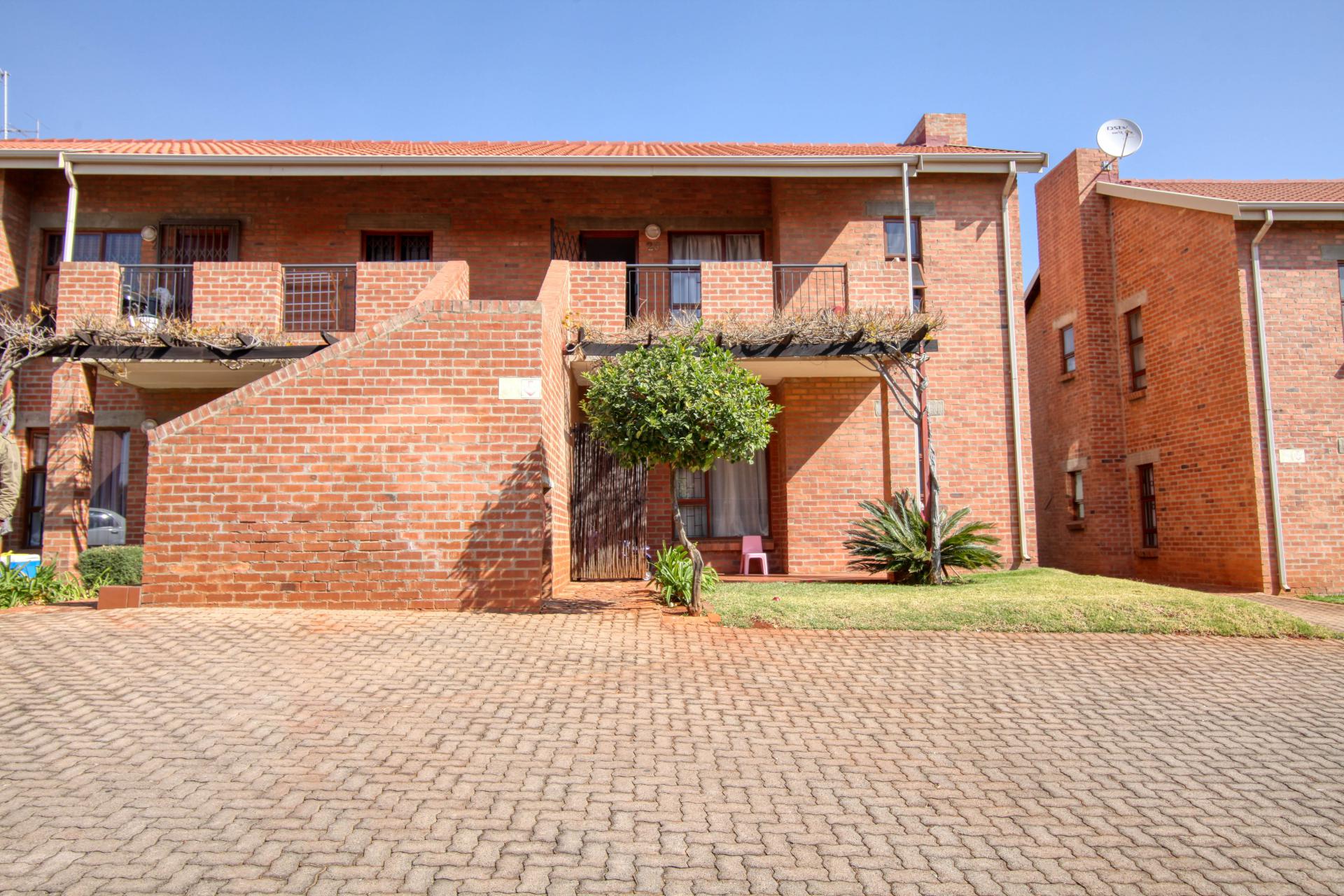 3 Bedroom Apartment for Sale For Sale in Ruimsig MR467905