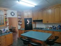 Kitchen of property in Leslie