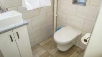 Bathroom 1 - 4 square meters of property in St Micheals on Sea