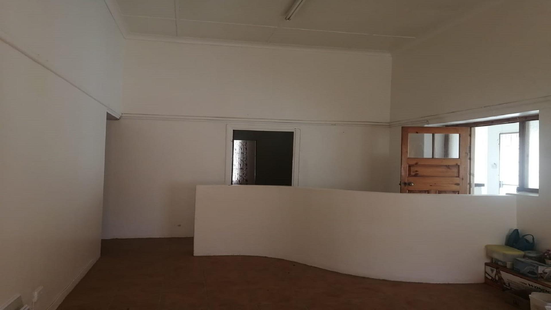 Lounges of property in Williston