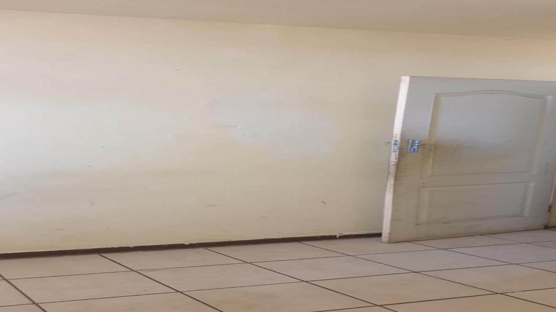 Bed Room 1 of property in Pretoria Central