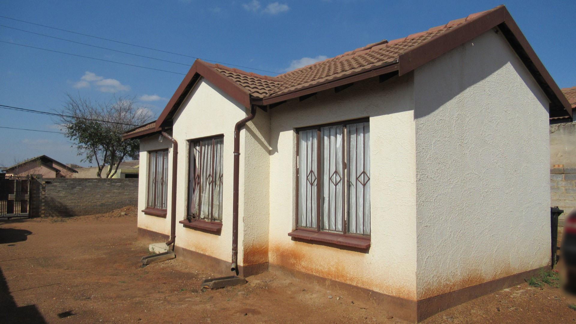 Front View of property in Protea Glen