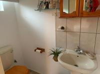 Main Bathroom of property in Rangeview