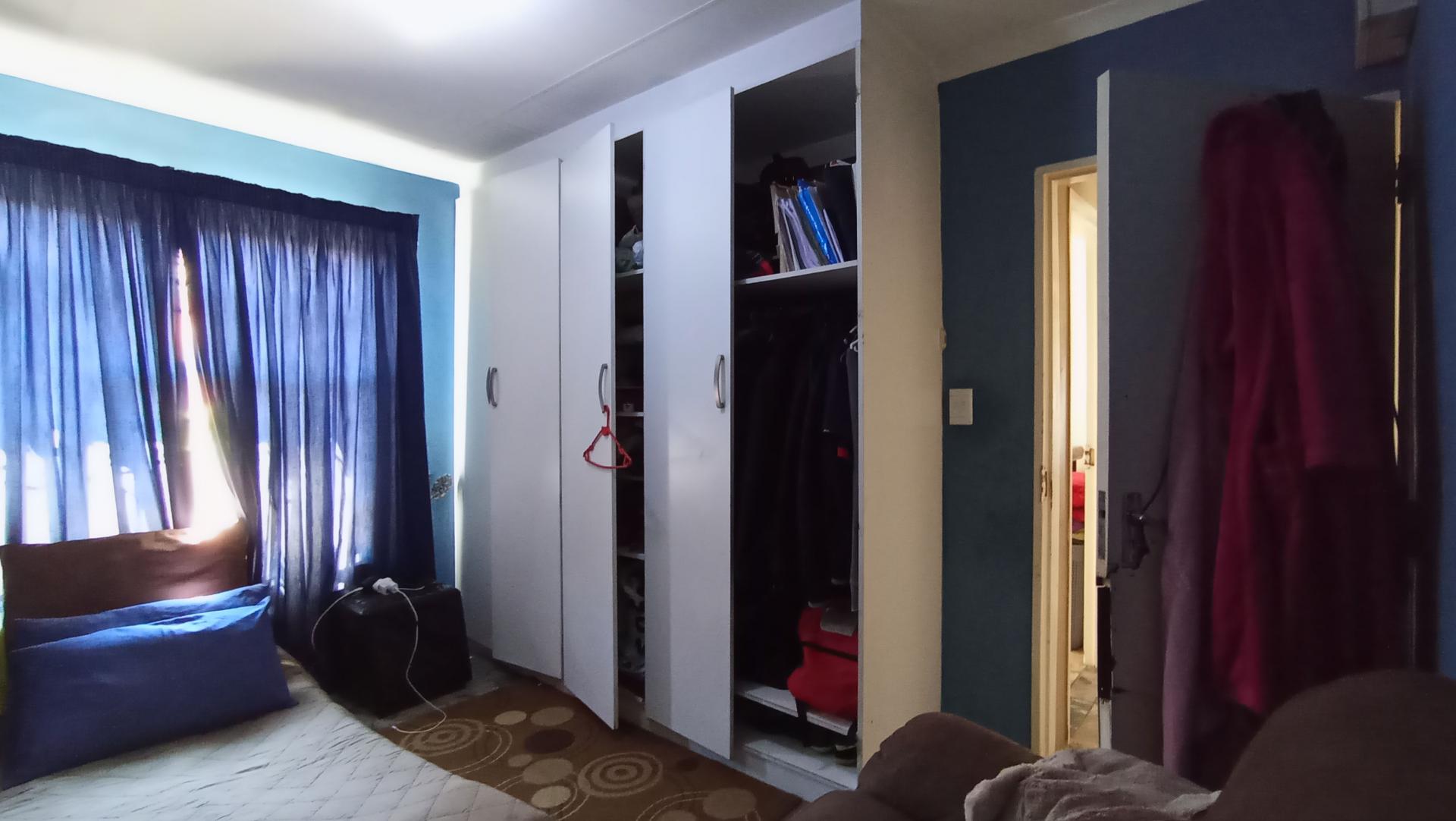 Main Bedroom - 11 square meters of property in Fleurhof