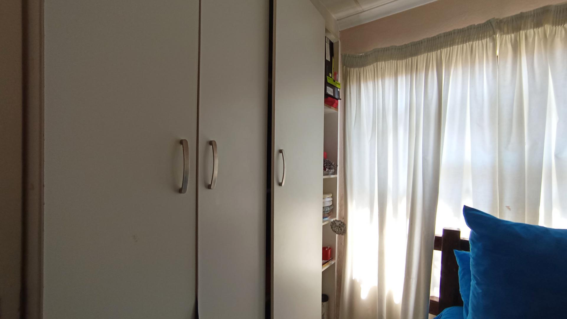 Bed Room 1 - 8 square meters of property in Fleurhof