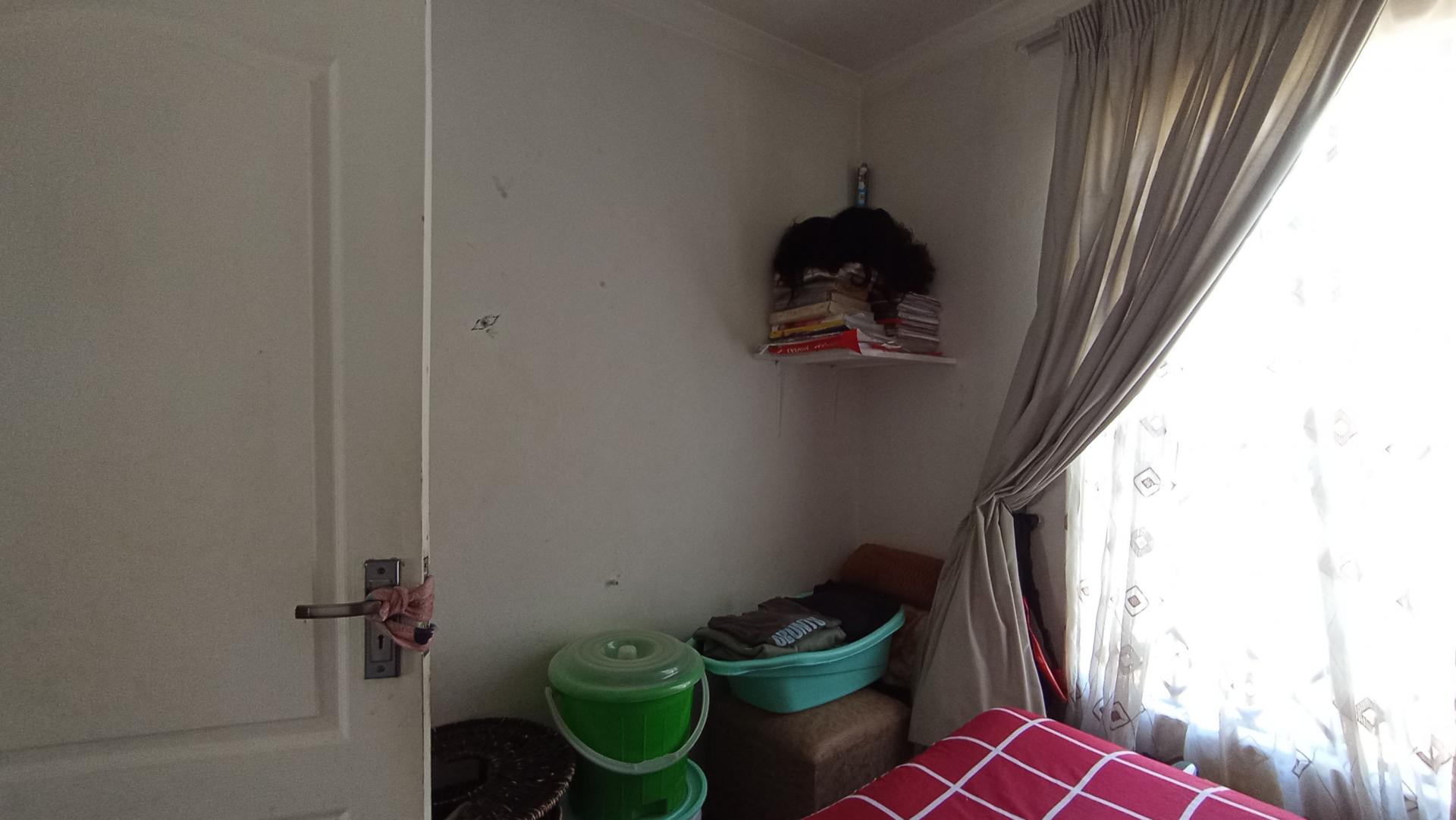 Bed Room 2 - 7 square meters of property in Fleurhof