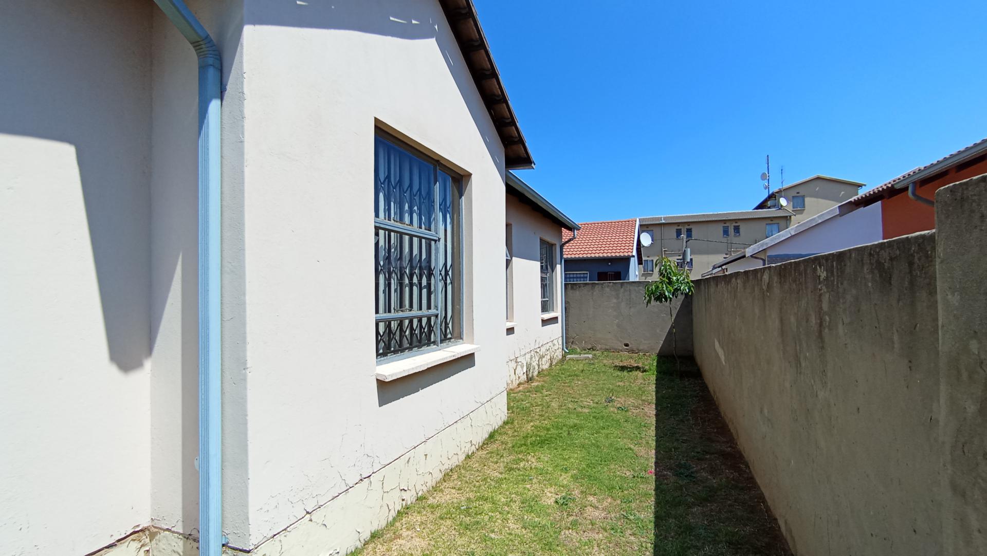 Backyard of property in Fleurhof
