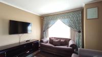Lounges - 15 square meters of property in Fleurhof