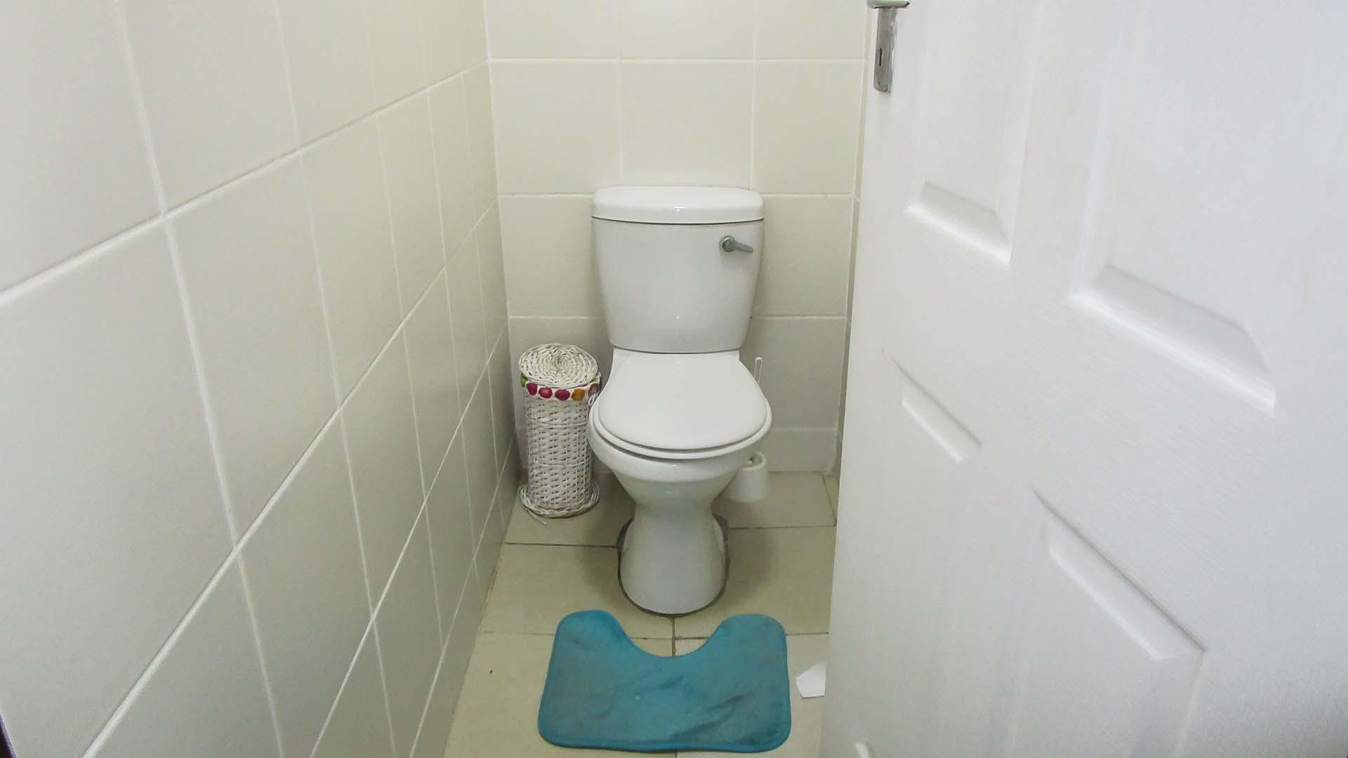 Main Bathroom - 9 square meters of property in Reservoir Hills KZN
