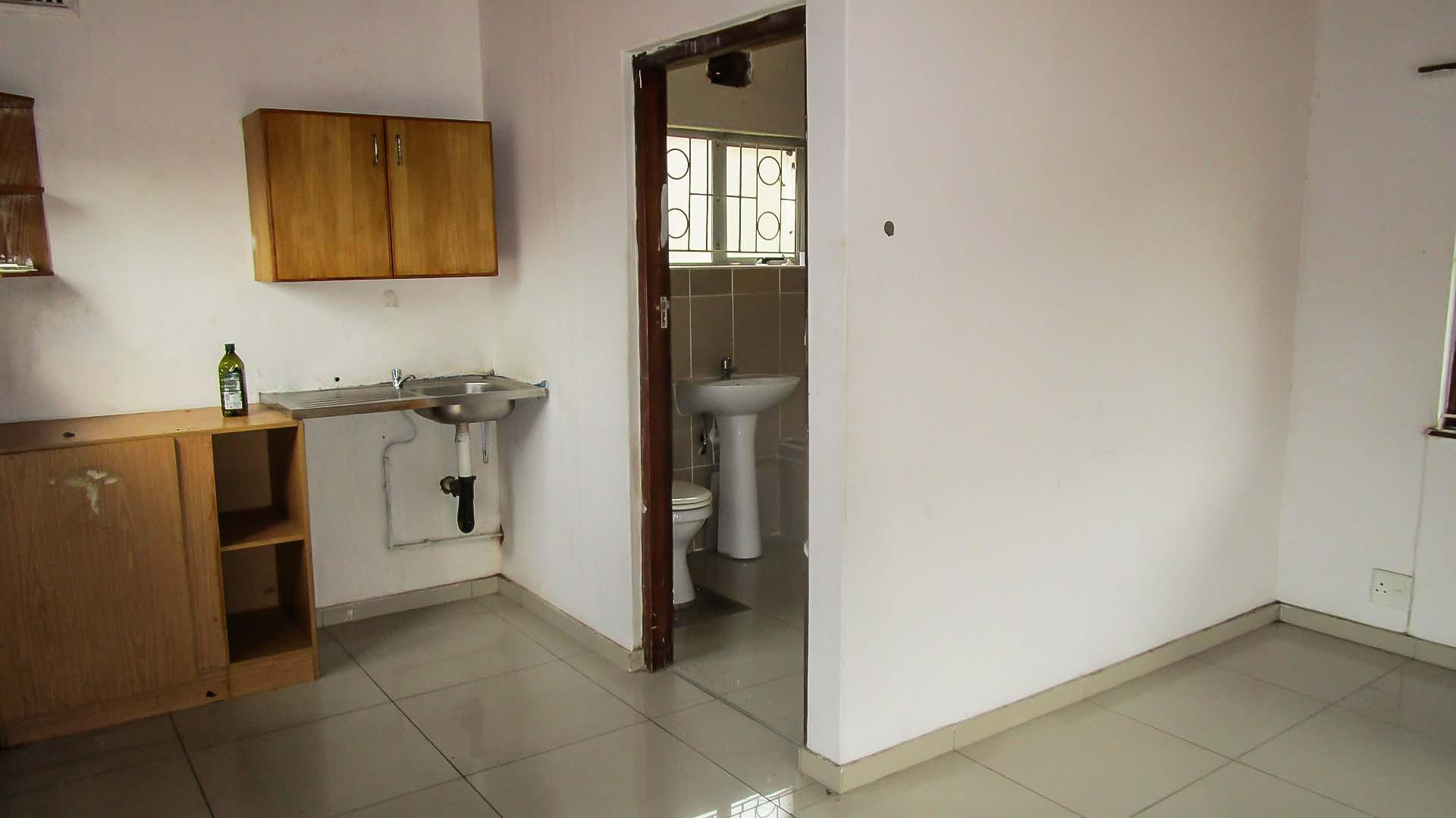 Rooms - 33 square meters of property in Reservoir Hills KZN