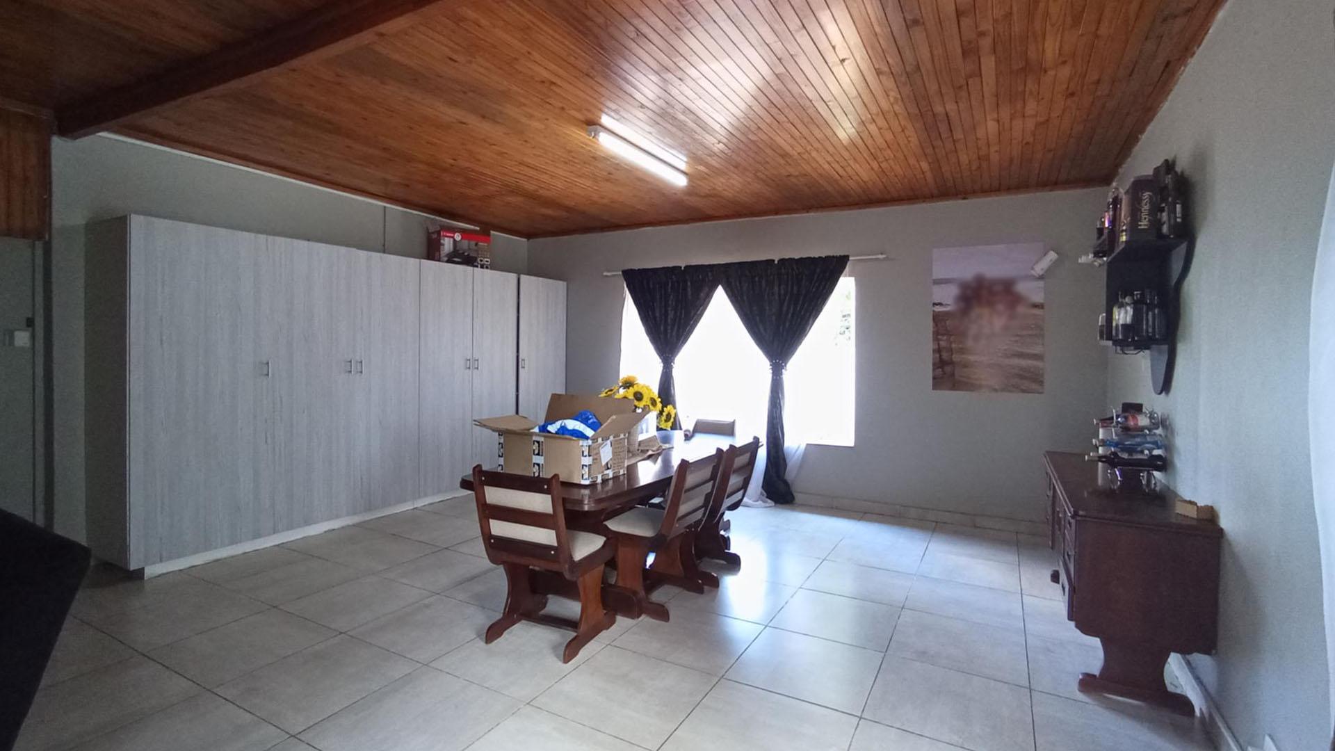 Dining Room - 32 square meters of property in Pretoria North